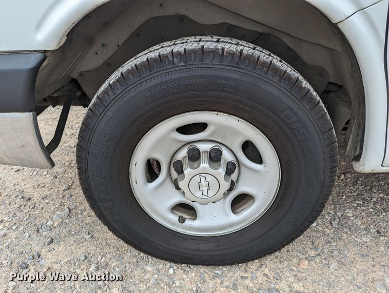 image for item DR6821 2014 Chevrolet Express G3500  box truck