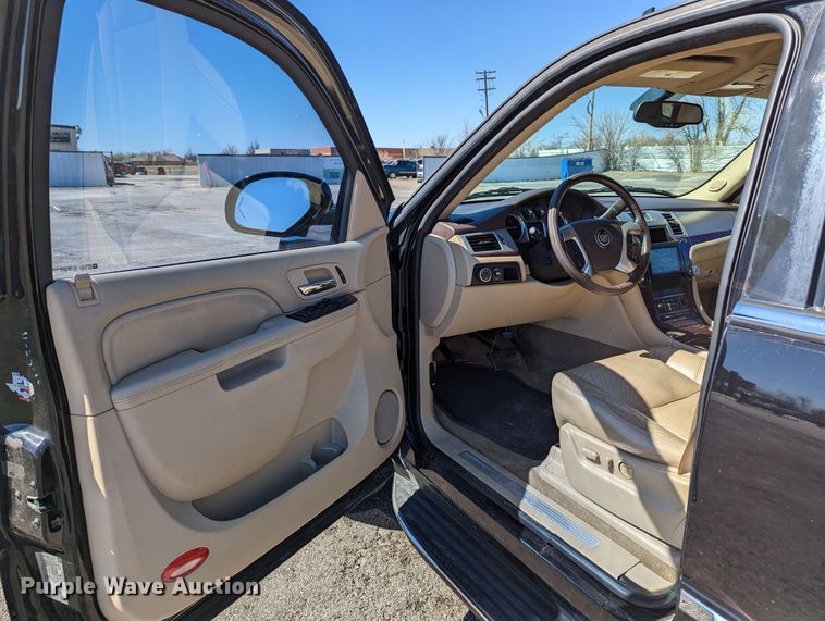 image for item DR6823 2011 Cadillac Escalade  SUV