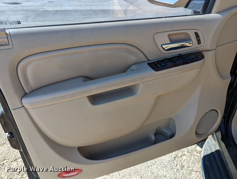 image for item DR6823 2011 Cadillac Escalade  SUV