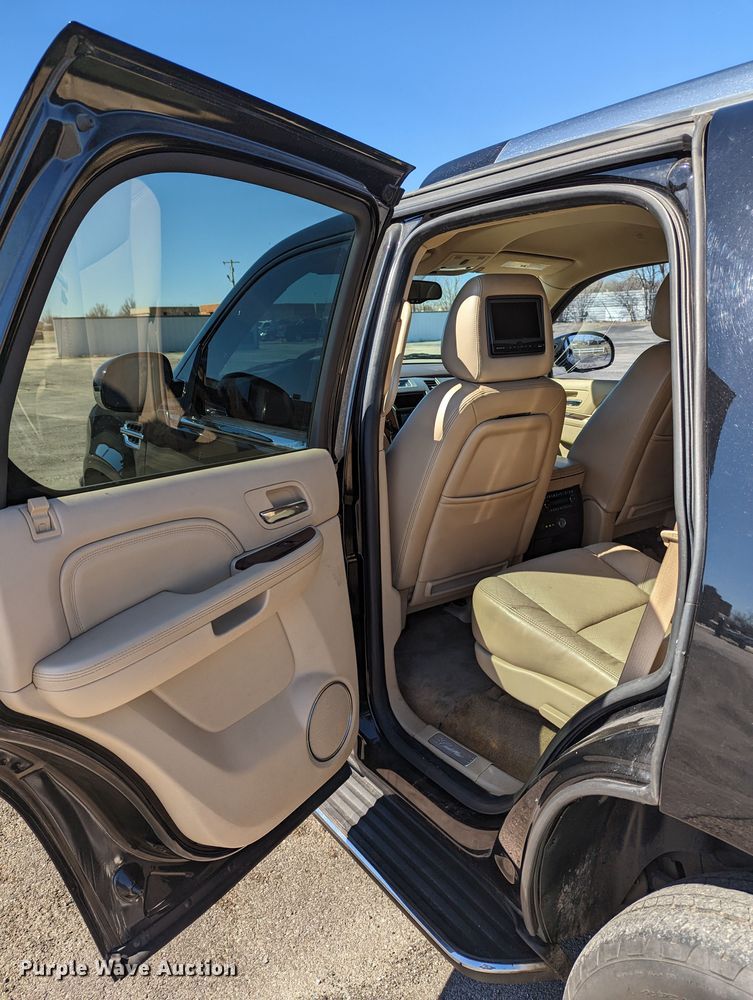image for item DR6823 2011 Cadillac Escalade  SUV