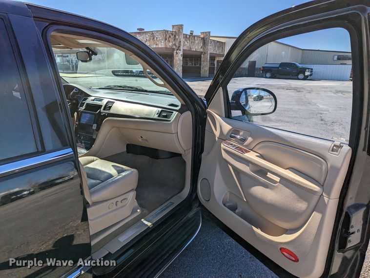 image for item DR6823 2011 Cadillac Escalade  SUV