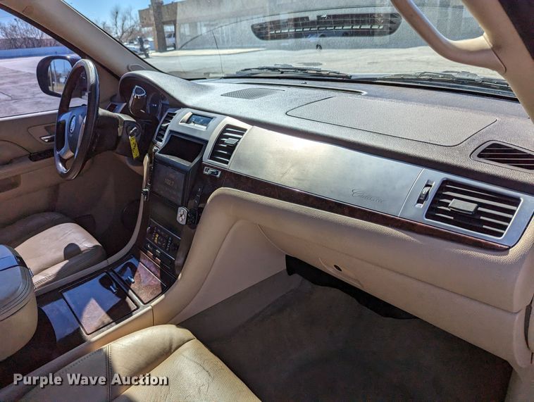 image for item DR6823 2011 Cadillac Escalade  SUV