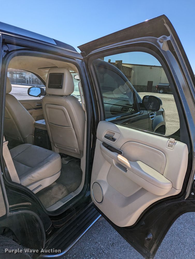 image for item DR6823 2011 Cadillac Escalade  SUV