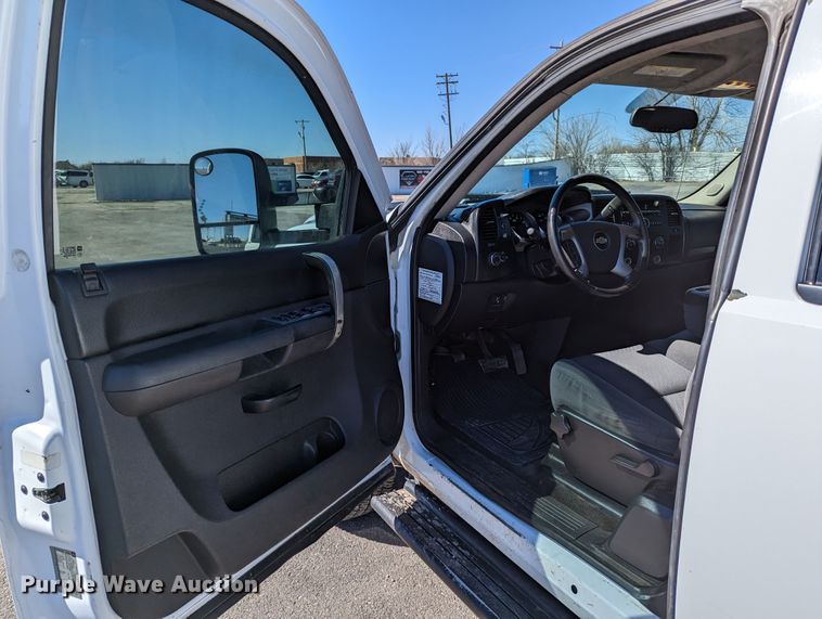 image for item DR6824 2009 Chevrolet Silverado 3500HD  Ext. Cab pickup truck
