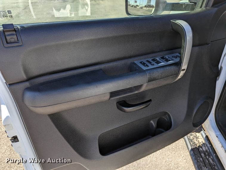 image for item DR6824 2009 Chevrolet Silverado 3500HD  Ext. Cab pickup truck