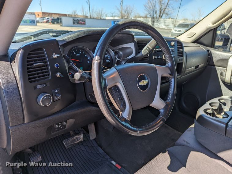 image for item DR6824 2009 Chevrolet Silverado 3500HD  Ext. Cab pickup truck