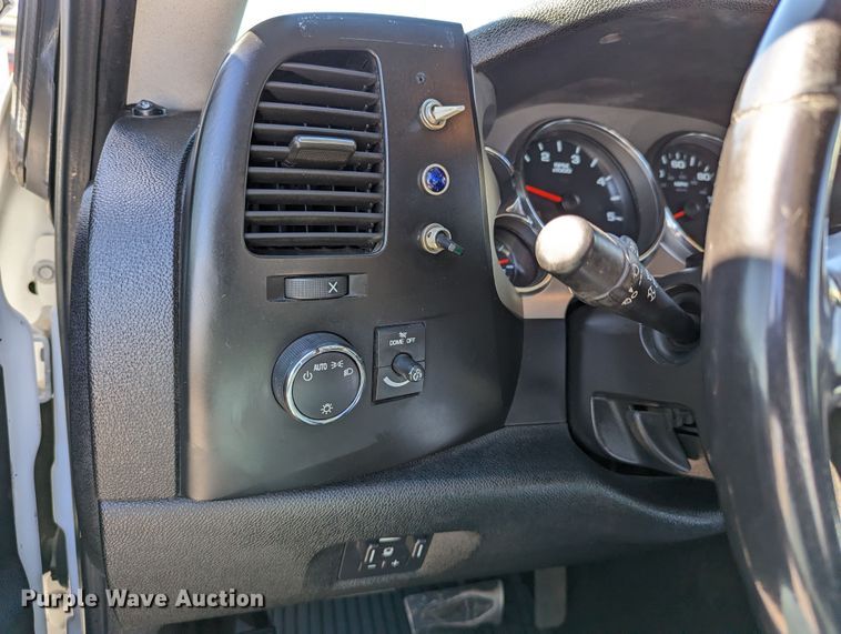image for item DR6824 2009 Chevrolet Silverado 3500HD  Ext. Cab pickup truck