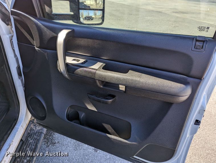 image for item DR6824 2009 Chevrolet Silverado 3500HD  Ext. Cab pickup truck