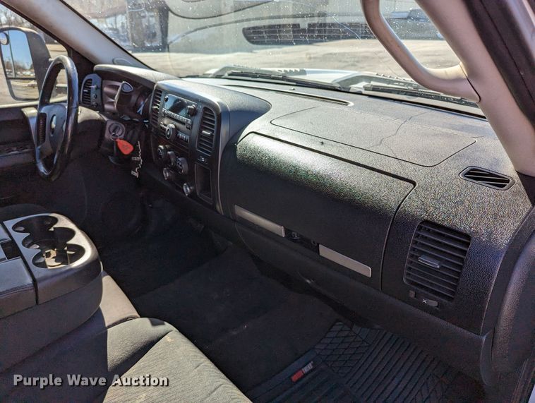 image for item DR6824 2009 Chevrolet Silverado 3500HD  Ext. Cab pickup truck