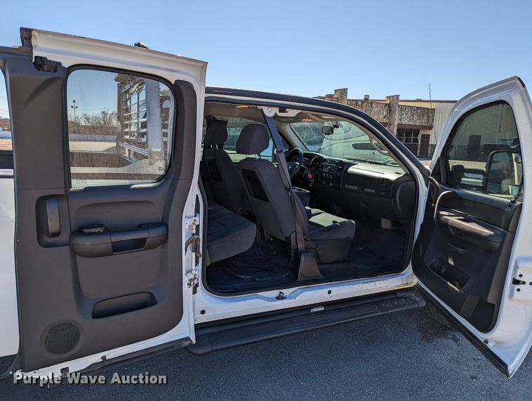 image for item DR6824 2009 Chevrolet Silverado 3500HD  Ext. Cab pickup truck