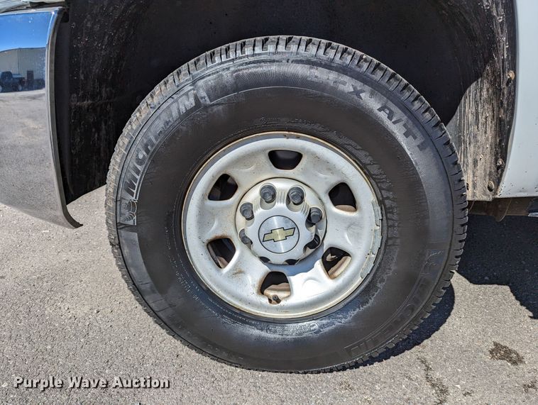 image for item DR6824 2009 Chevrolet Silverado 3500HD  Ext. Cab pickup truck