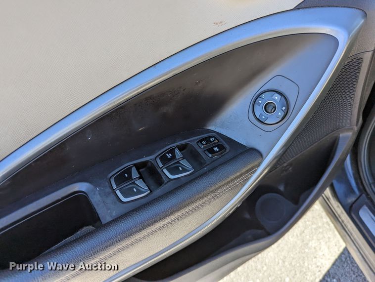 image for item DR6825 2013 Hyundai Santa Fe GLS  SUV