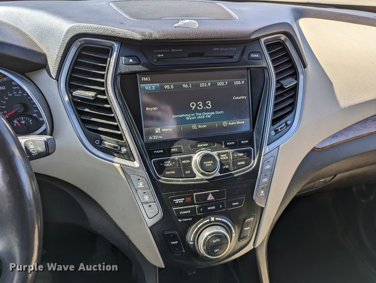 image for item DR6825 2013 Hyundai Santa Fe GLS  SUV