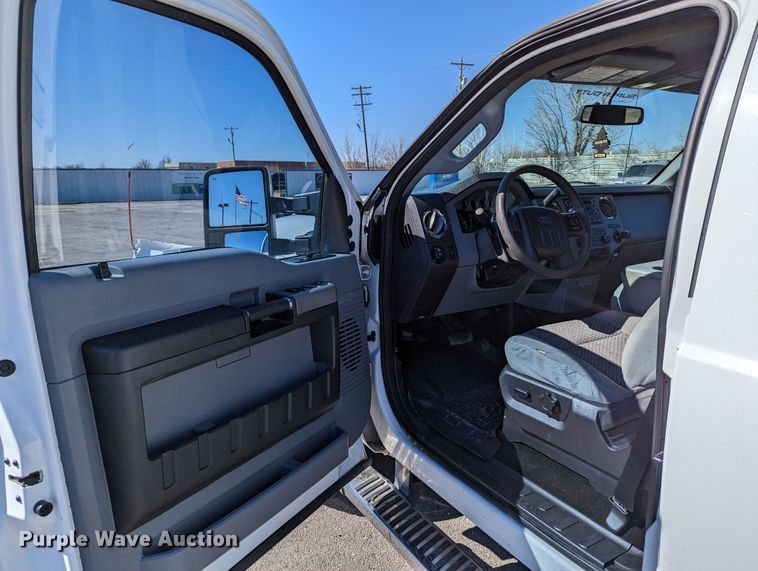 image for item DR6826 2014 Ford F250 Super Duty  Crew Cab pickup truck