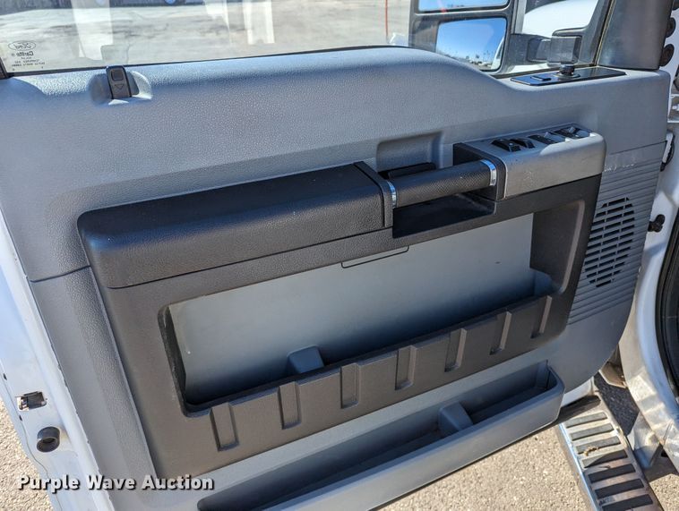 image for item DR6826 2014 Ford F250 Super Duty  Crew Cab pickup truck