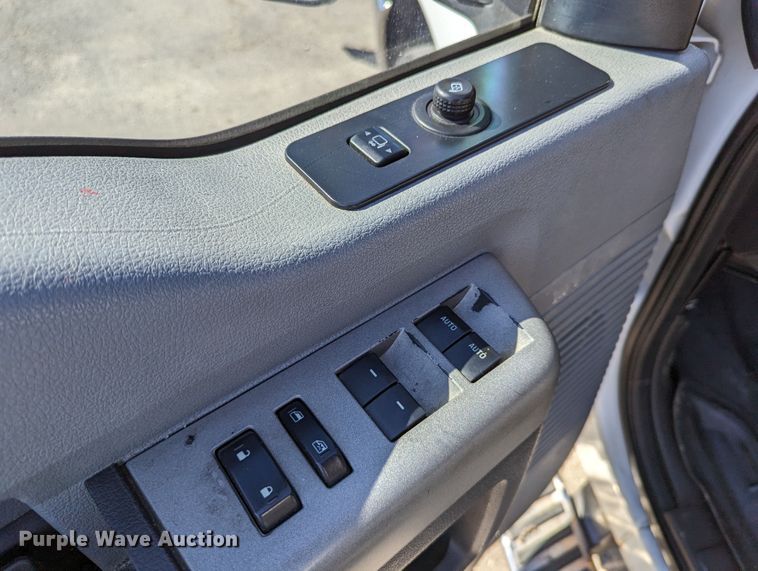 image for item DR6826 2014 Ford F250 Super Duty  Crew Cab pickup truck