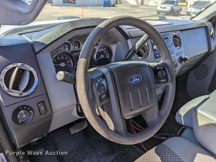 image for item DR6826 2014 Ford F250 Super Duty  Crew Cab pickup truck