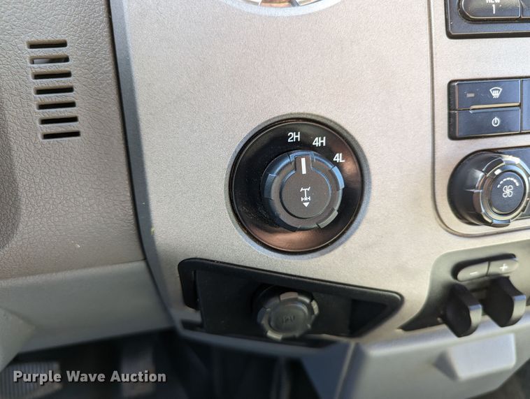 image for item DR6826 2014 Ford F250 Super Duty  Crew Cab pickup truck