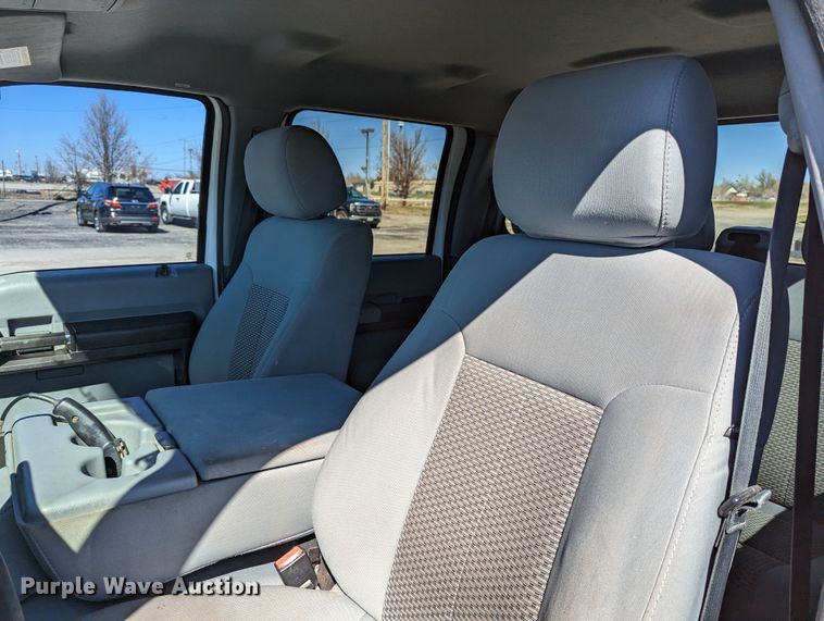 image for item DR6826 2014 Ford F250 Super Duty  Crew Cab pickup truck