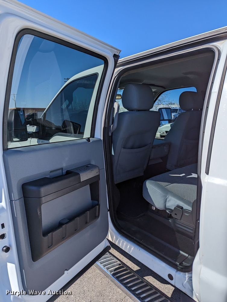 image for item DR6826 2014 Ford F250 Super Duty  Crew Cab pickup truck