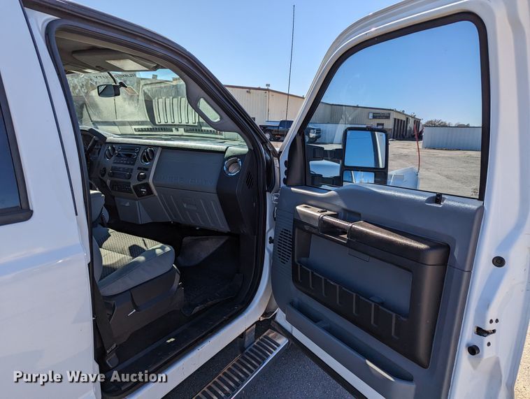 image for item DR6826 2014 Ford F250 Super Duty  Crew Cab pickup truck
