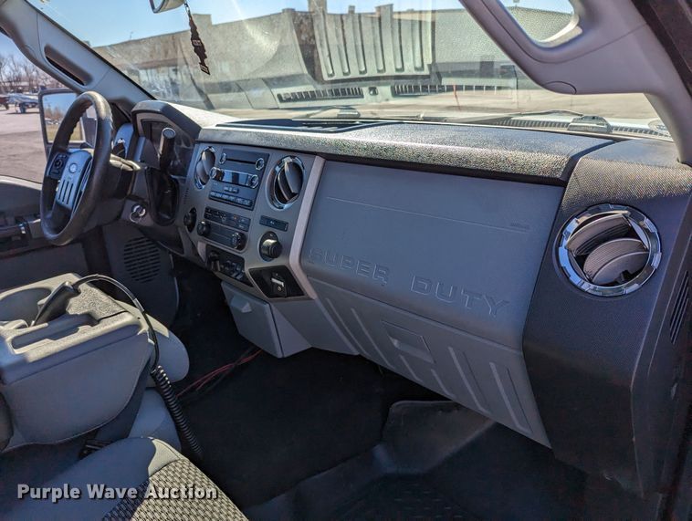 image for item DR6826 2014 Ford F250 Super Duty  Crew Cab pickup truck