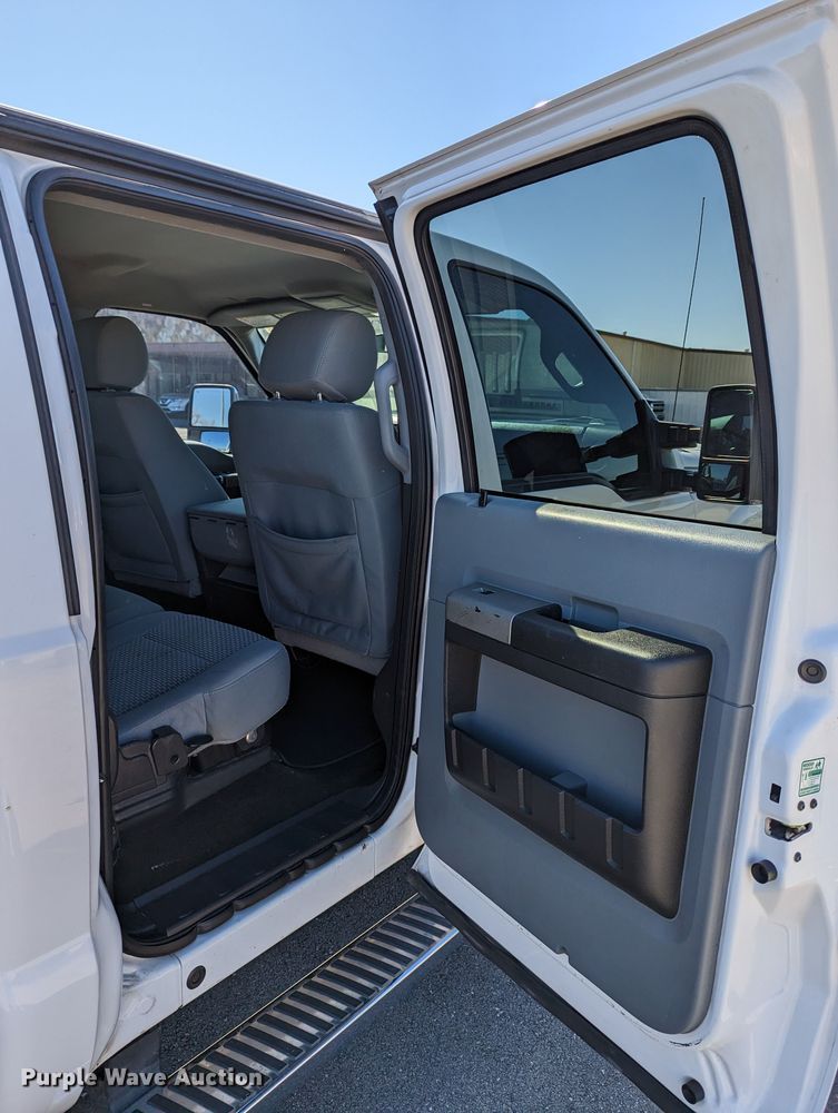 image for item DR6826 2014 Ford F250 Super Duty  Crew Cab pickup truck