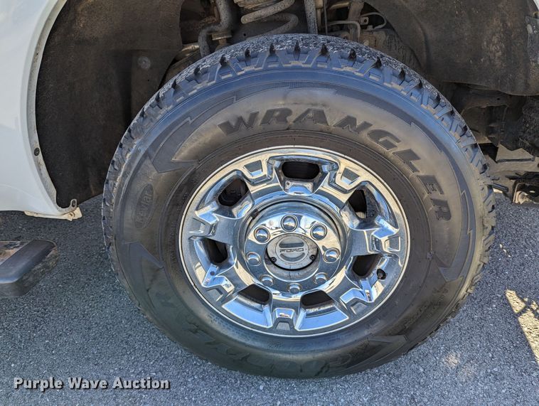 image for item DR6826 2014 Ford F250 Super Duty  Crew Cab pickup truck