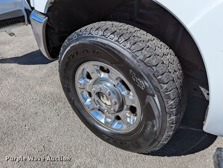 image for item DR6826 2014 Ford F250 Super Duty  Crew Cab pickup truck