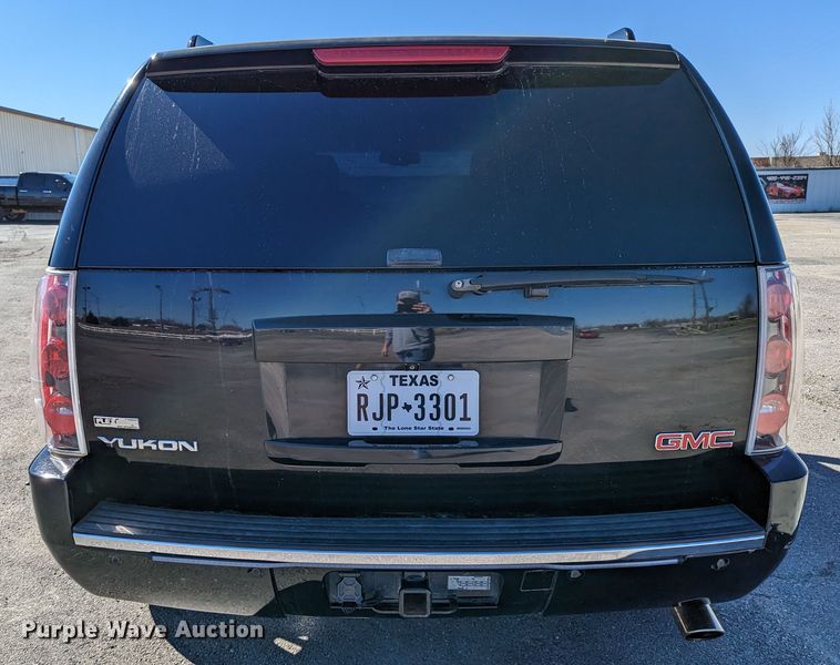 image for item DR6827 2011 GMC Yukon Denali  SUV