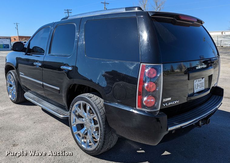 image for item DR6827 2011 GMC Yukon Denali  SUV