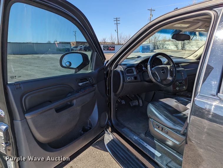 image for item DR6827 2011 GMC Yukon Denali  SUV