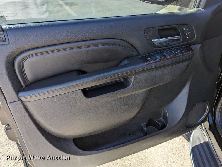 image for item DR6827 2011 GMC Yukon Denali  SUV