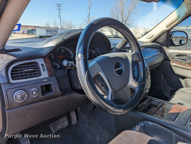 image for item DR6827 2011 GMC Yukon Denali  SUV