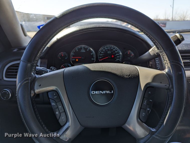 image for item DR6827 2011 GMC Yukon Denali  SUV