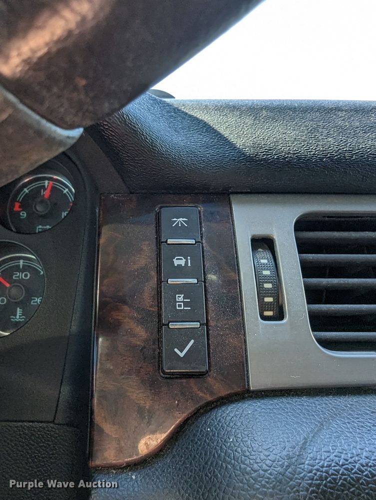 image for item DR6827 2011 GMC Yukon Denali  SUV