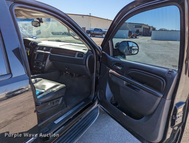 image for item DR6827 2011 GMC Yukon Denali  SUV