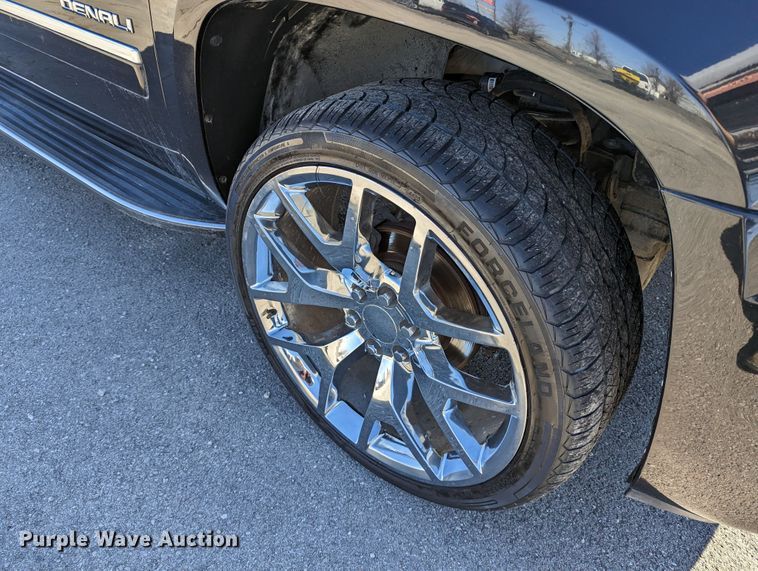 image for item DR6827 2011 GMC Yukon Denali  SUV