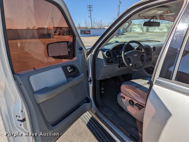 image for item DR6828 2005 Ford Expedition  SUV