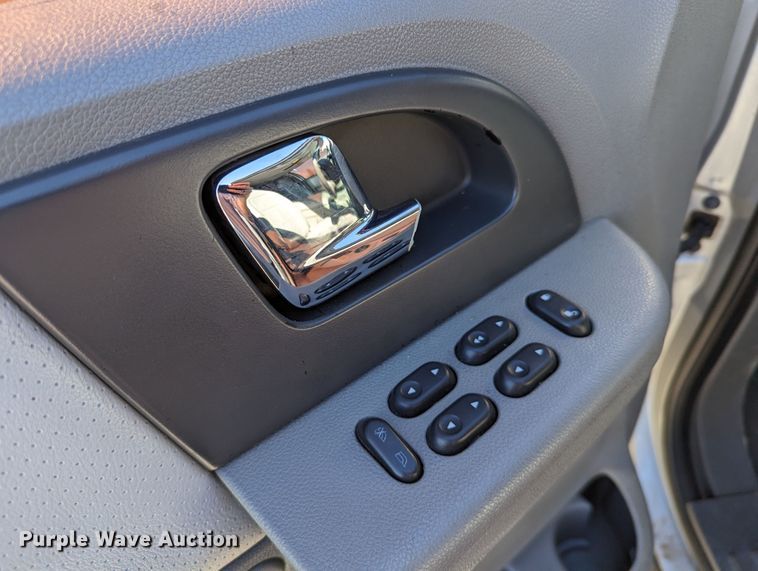 image for item DR6828 2005 Ford Expedition  SUV