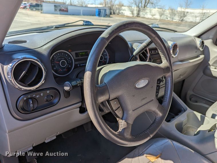 image for item DR6828 2005 Ford Expedition  SUV