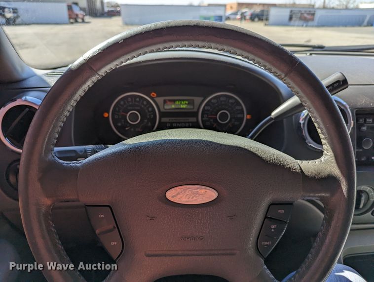 image for item DR6828 2005 Ford Expedition  SUV