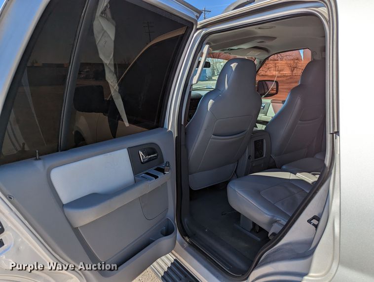 image for item DR6828 2005 Ford Expedition  SUV