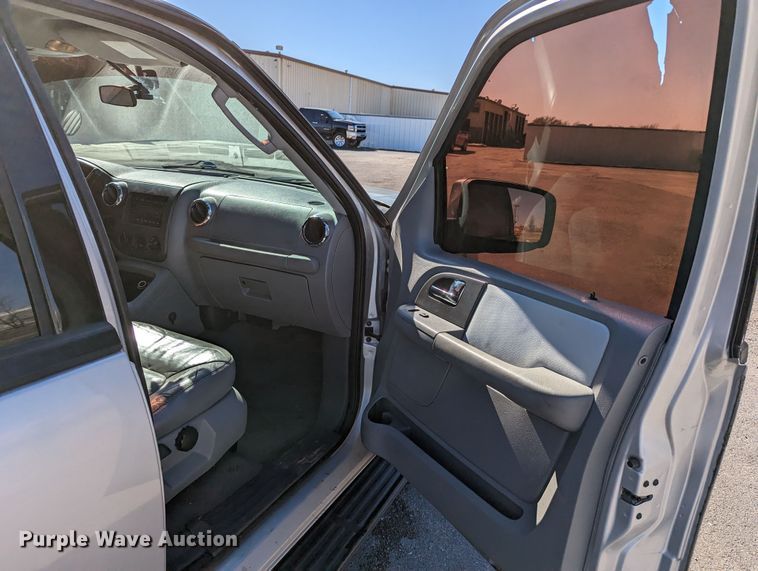 image for item DR6828 2005 Ford Expedition  SUV