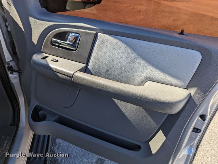 image for item DR6828 2005 Ford Expedition  SUV