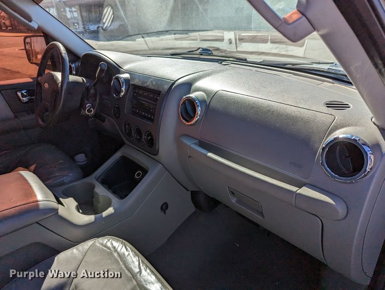 image for item DR6828 2005 Ford Expedition  SUV