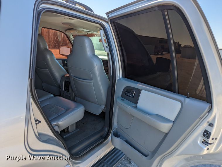 image for item DR6828 2005 Ford Expedition  SUV