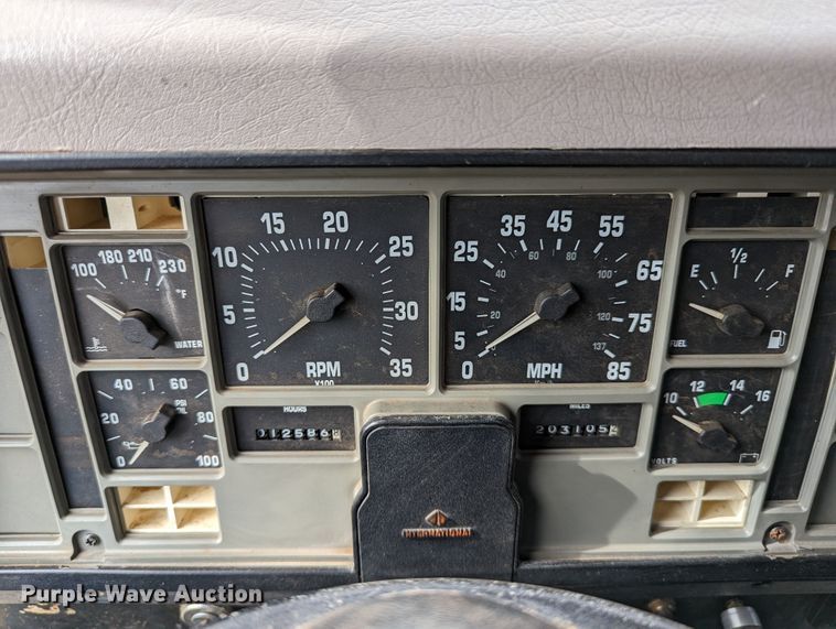 image for item DR6832 1996 International 4700  Crew Cab semi truck