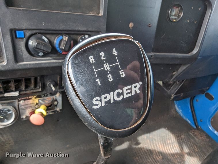 image for item DR6832 1996 International 4700  Crew Cab semi truck