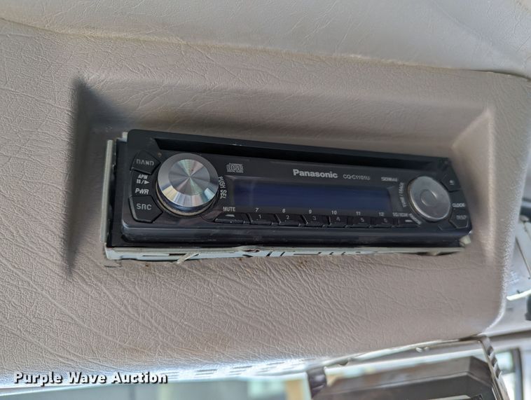 image for item DR6832 1996 International 4700  Crew Cab semi truck